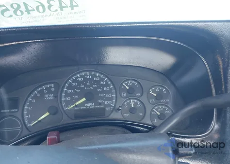 2000 Chevrolet Silverado 1500 z USA, uszkodzony, nr VIN 1GCEC14V2YE255188